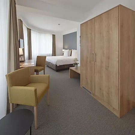 City Hotel